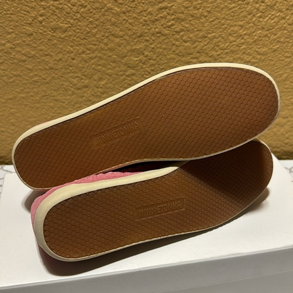 Minnetonka Women's Pacific Rose Suede Leather Slip On Shoes Moccasin . Size 6 - Picture 6 of 9